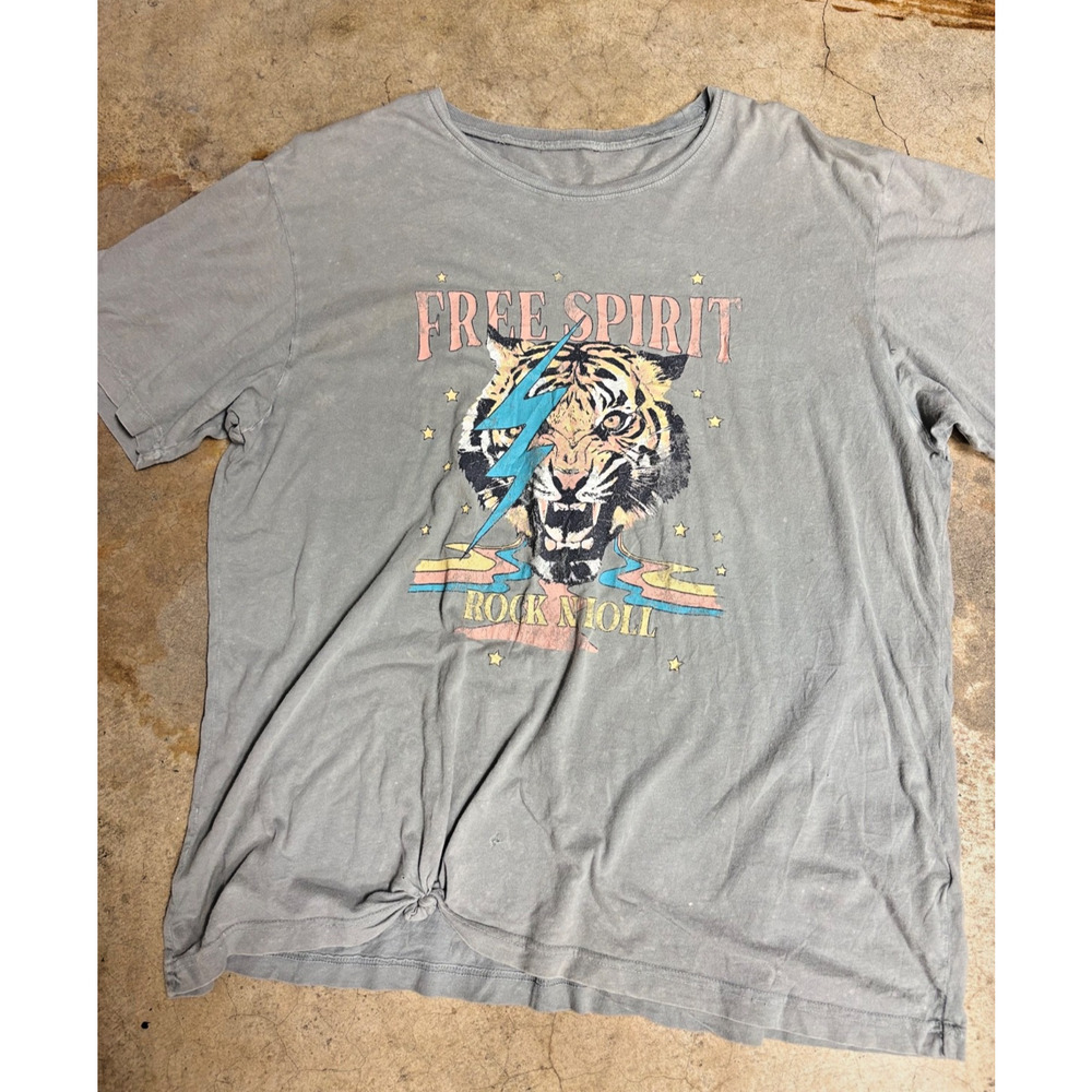 Free Spirit Tiger Graphic T-Shirt – Vintage Style Retro Rock Tee – Oversized
